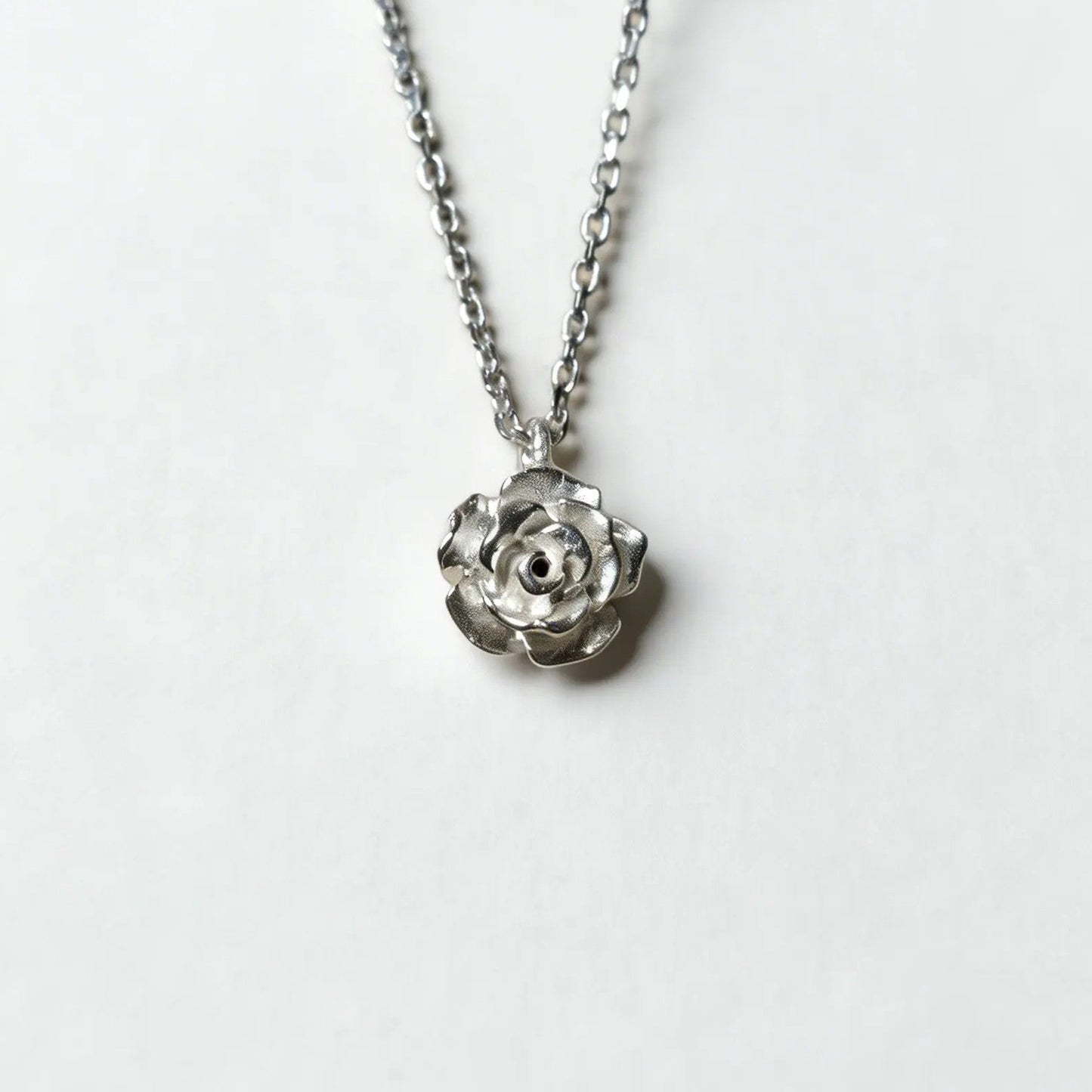 Small rose necklace